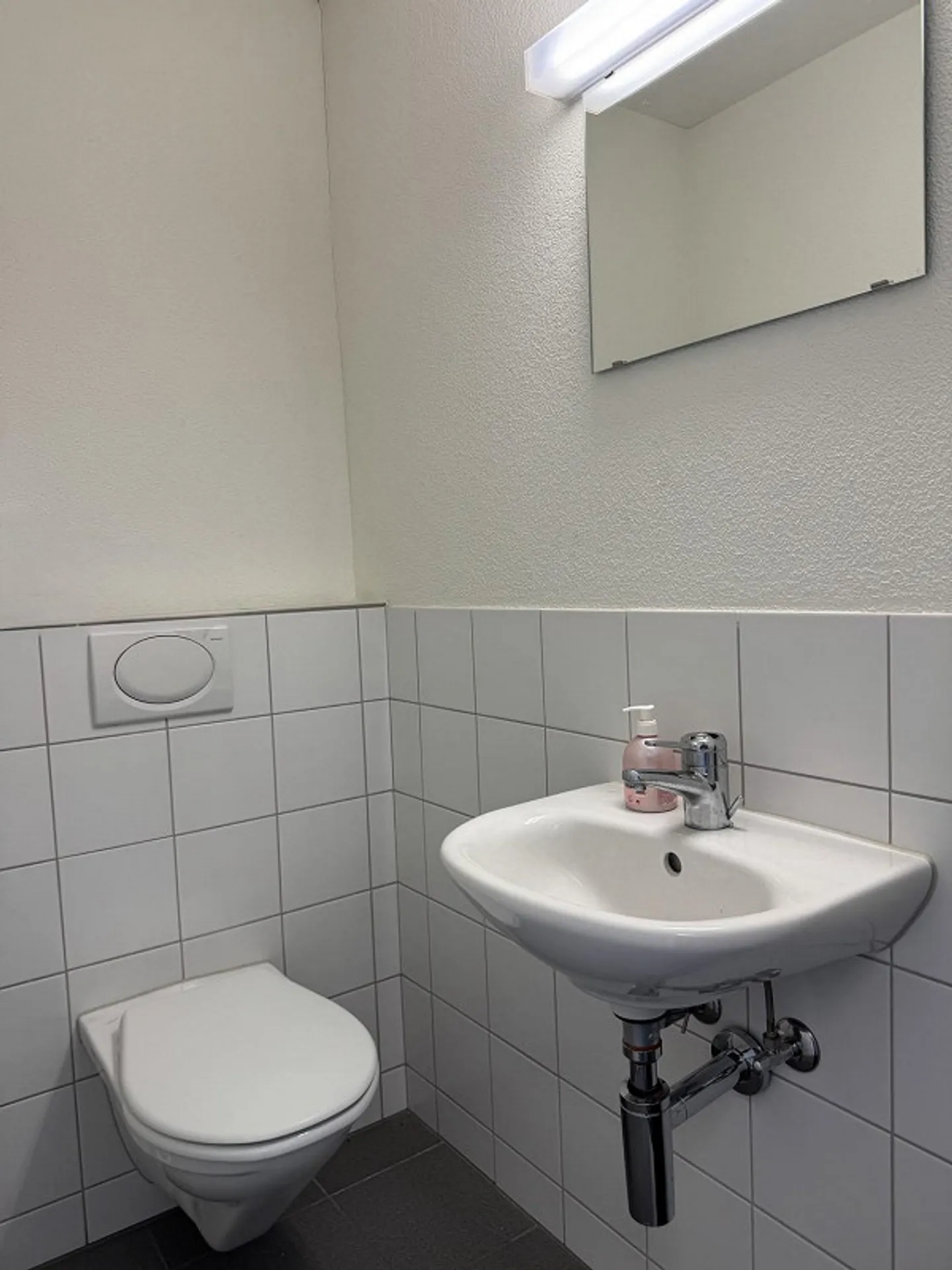 Versatile commercial property for immediate rent in Würenlos - Photo 7 of 13