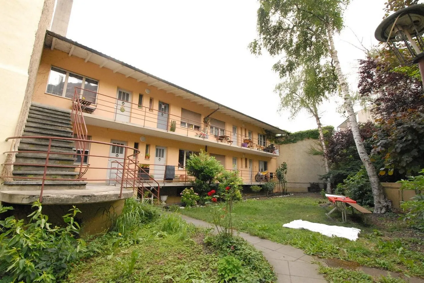 Appartamento 1 stanza in un cortile verde nel centro di Kleinbasel - Foto 2 di 6