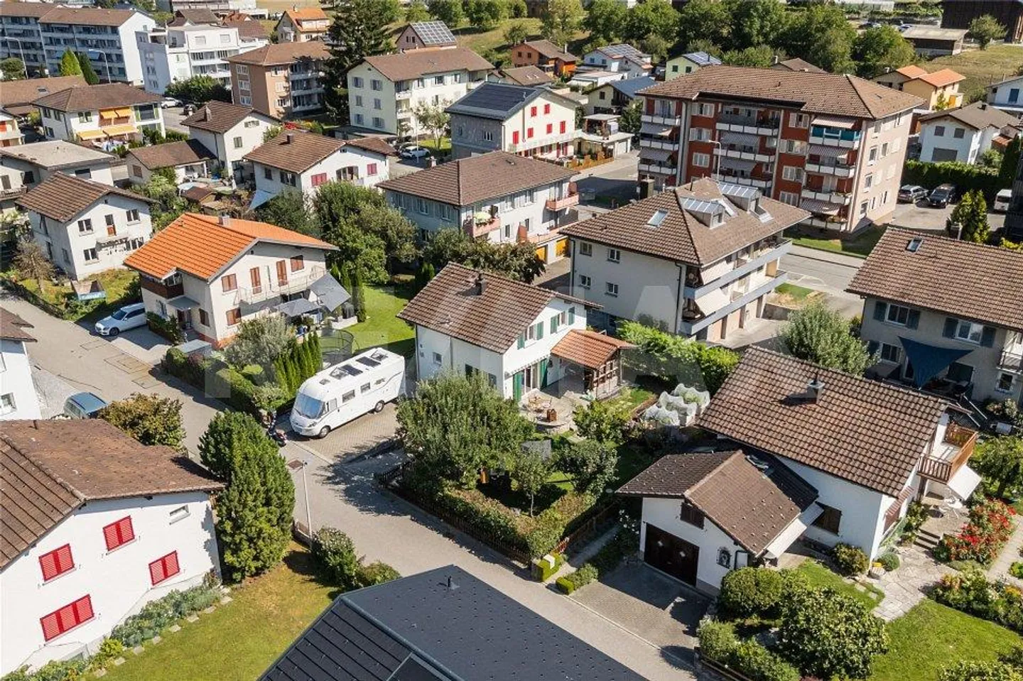 Charmantes Einfamilienhaus mit Gartenidylle — ruhig und zentral in ... - Photo 2 sur 13