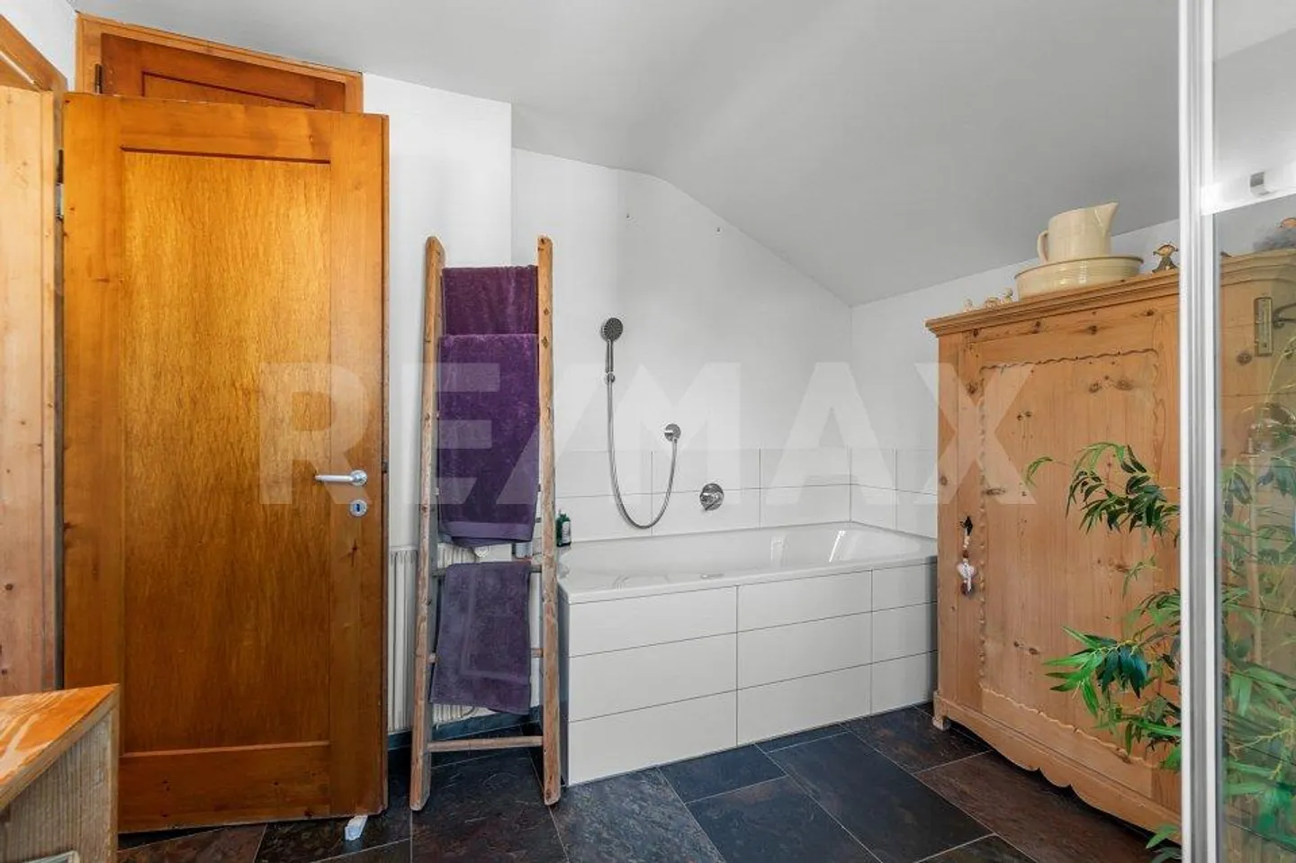 Charmantes Einfamilienhaus mit Gartenidylle — ruhig und zentral in ... - Photo 13 sur 13