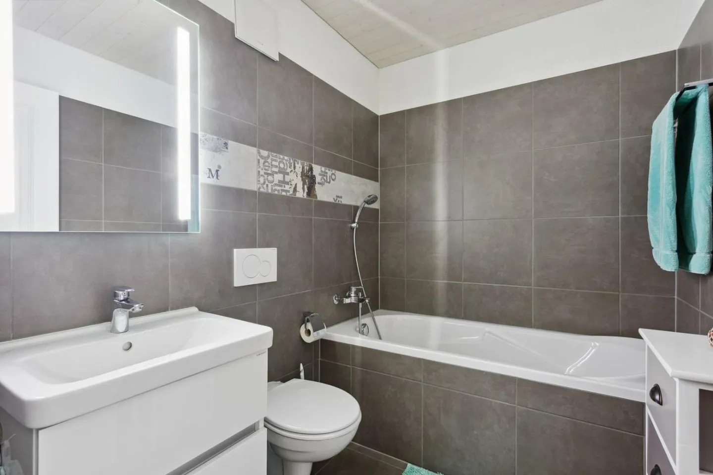 Extraordinary apartment with balcony and unobstructed view of the Alps - Photo 4 of 5