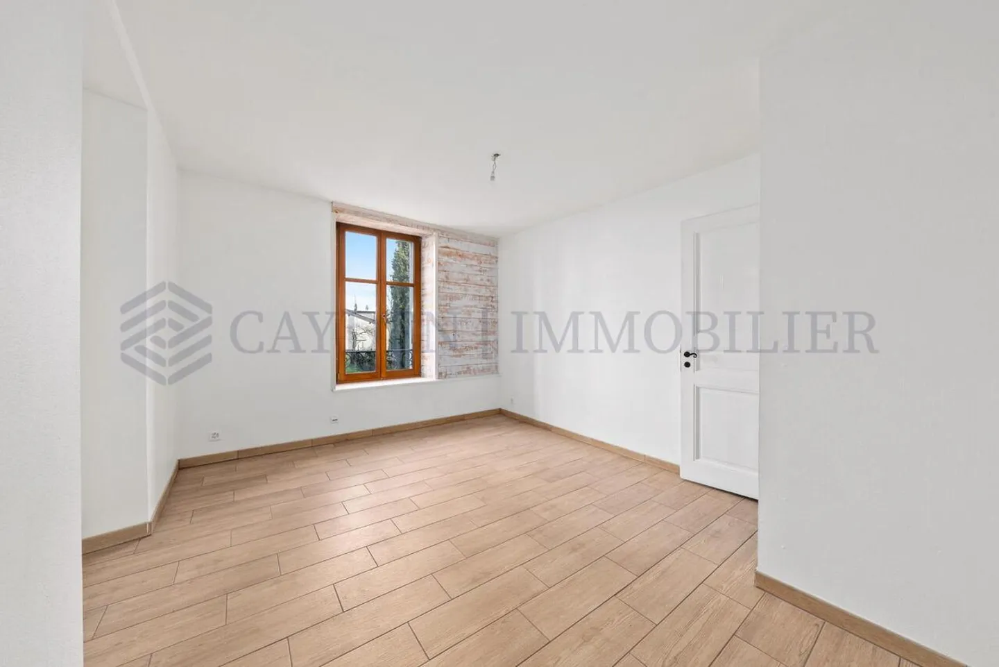 Schöne 5-Zimmer-Wohnung komplett renoviert! - Foto 2 von 14