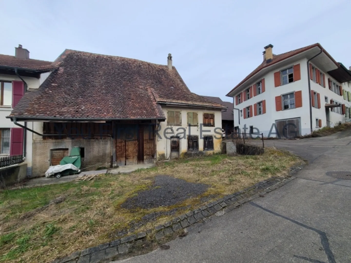Residential building for sale - Photo 2 of 4