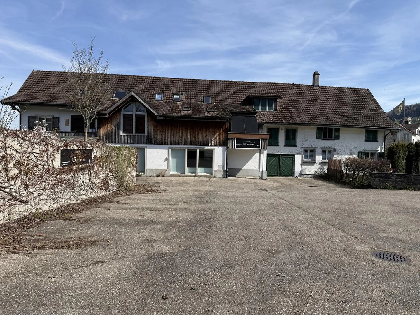 160 m2 commercial/storage space with 627 m2 outdoor/parking area/garage - Photo 2 of 9