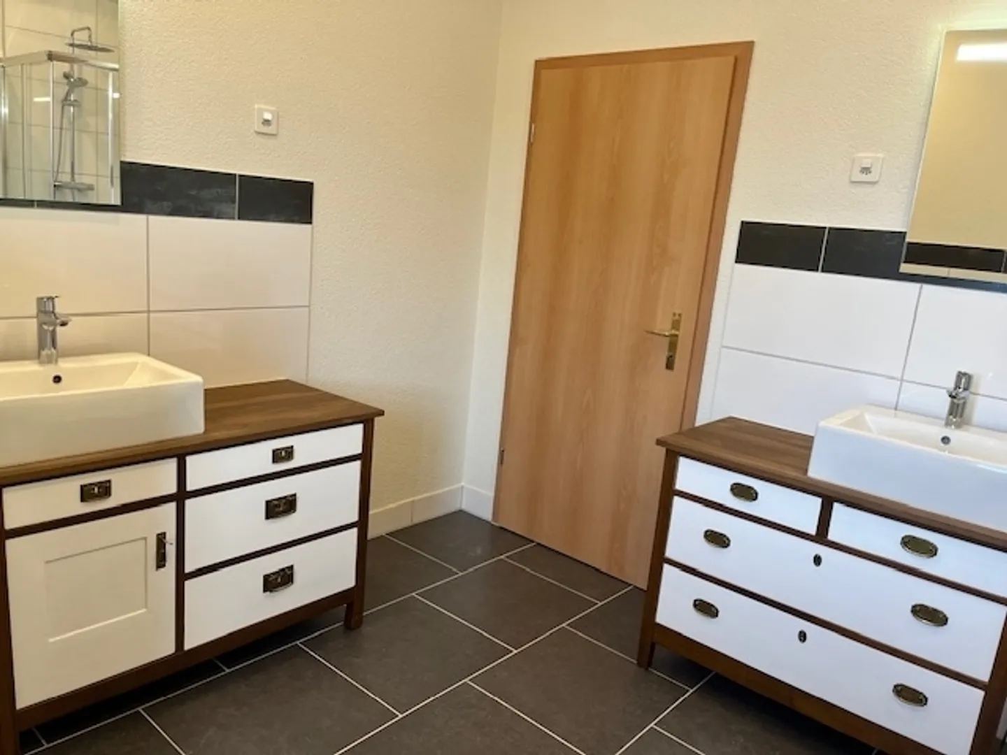 Appartamento 4.5 stanze recentemente ristrutturato con balcone, Münchenwiler - Foto 5 di 8