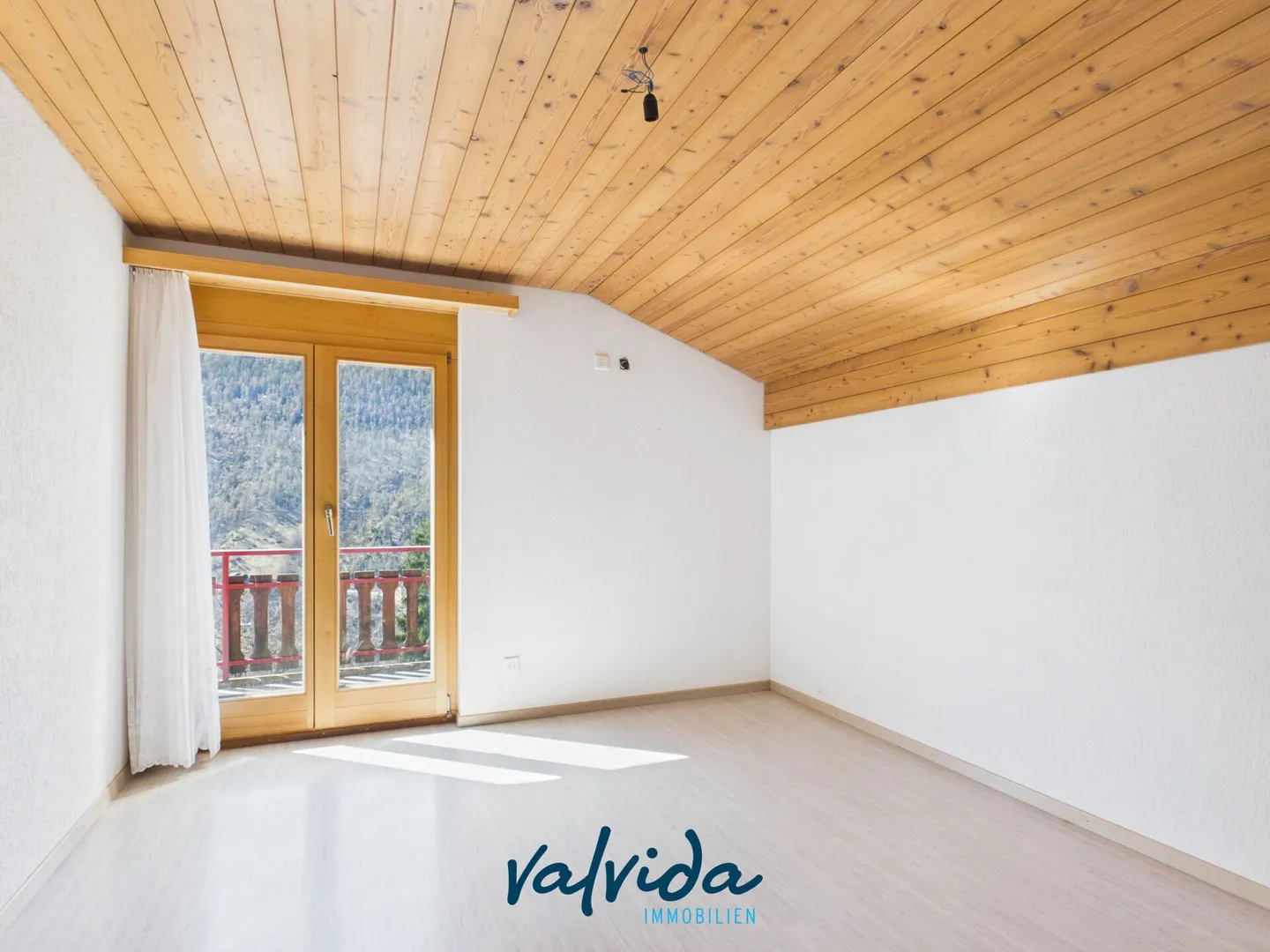 Casa bifamiliare adatta alle famiglie con potenziale di sviluppo a Staldenried - Foto 14 di 23