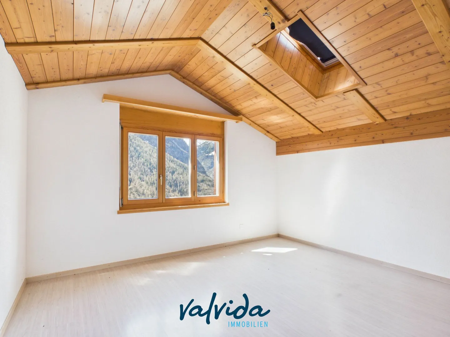 Casa bifamiliare adatta alle famiglie con potenziale di sviluppo a Staldenried - Foto 16 di 23
