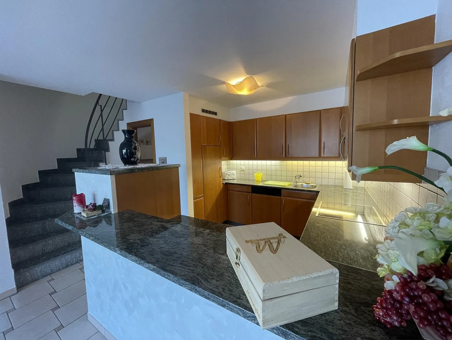 INTERESSANTES HAUS 4.5 MIT CHARMIERENDER SEEBLICK - Foto 2 von 13