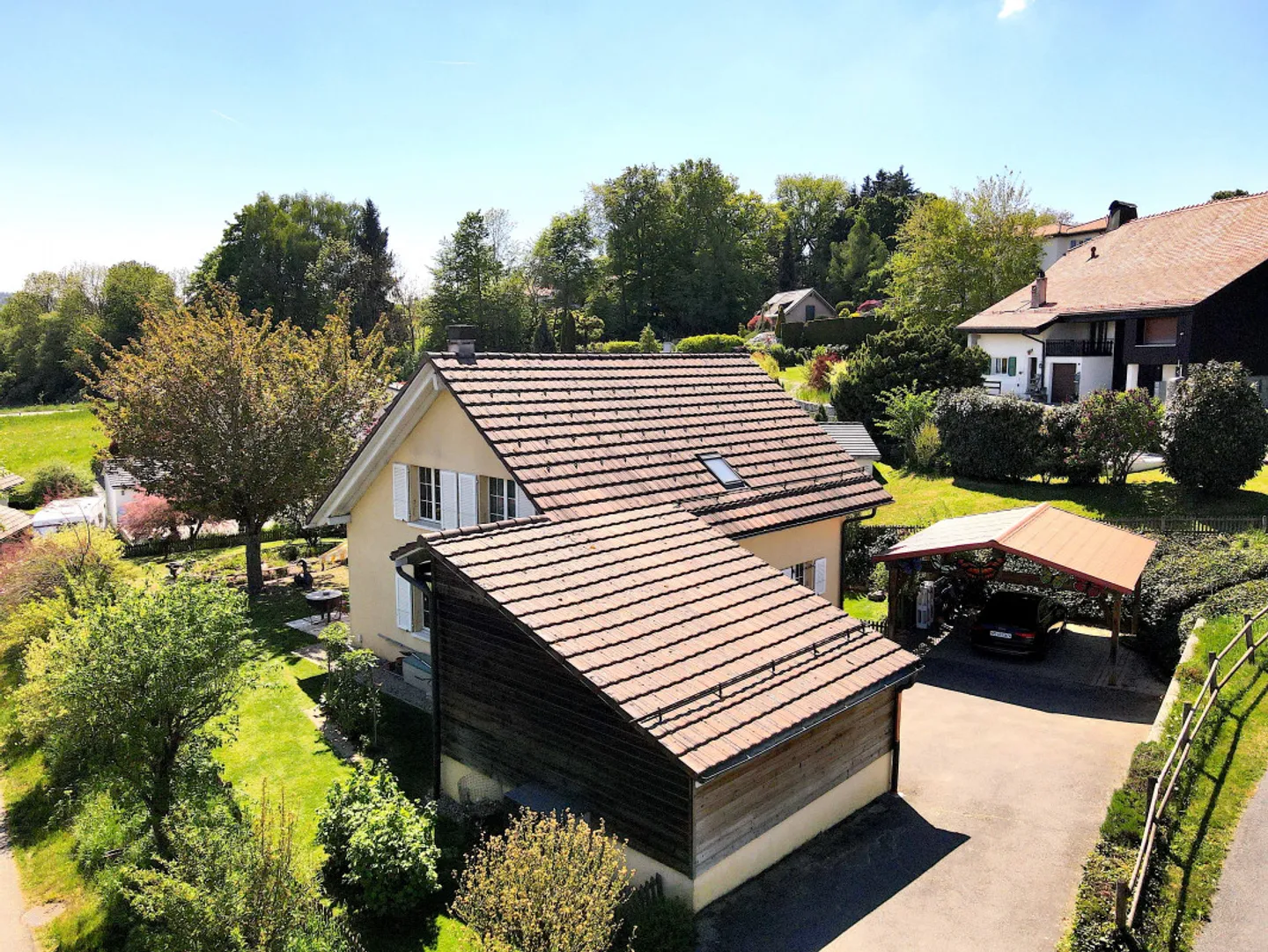 Villa indipendente di 5,5 locali nel centro del villaggio - Foto 3 di 12