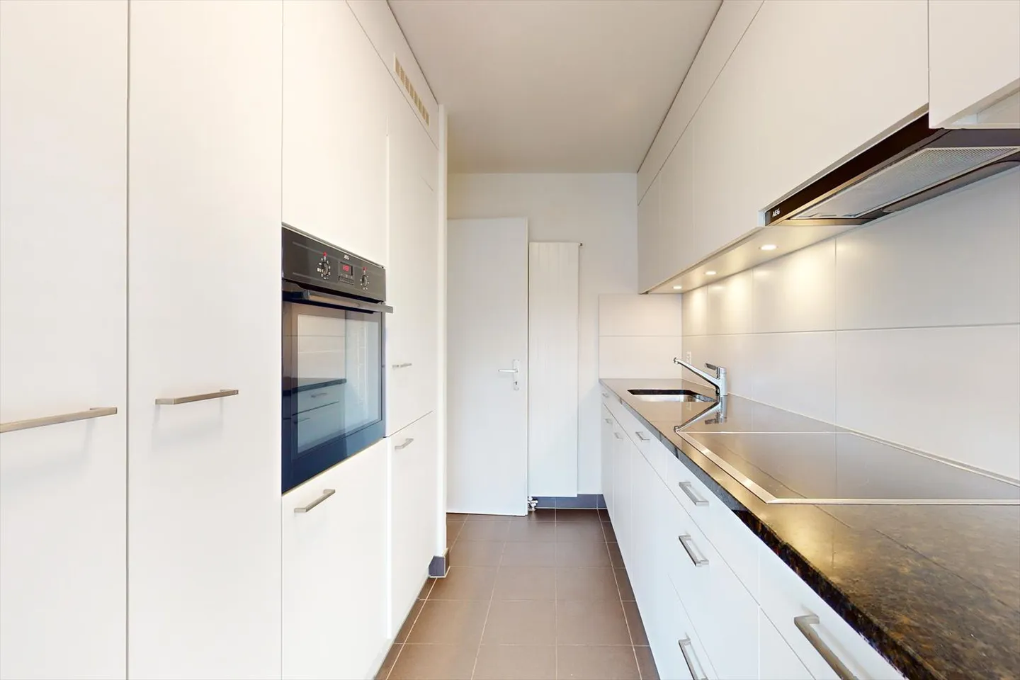 Profitez de moments ensoleillés sur le grand balcon ! - Photo 6 sur 9