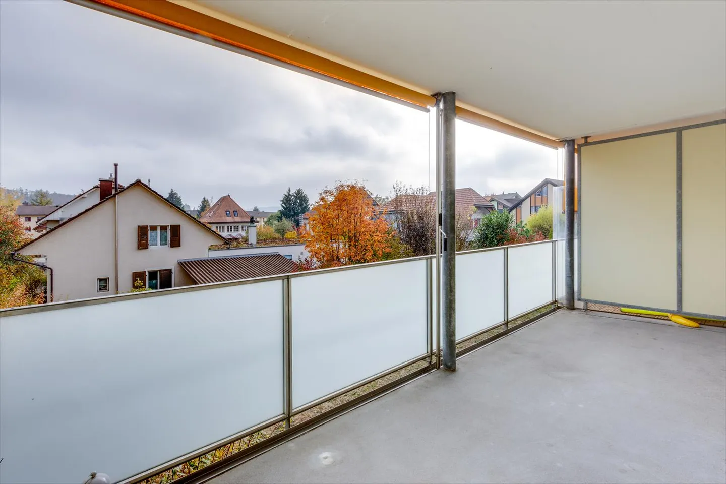 Profitez de moments ensoleillés sur le grand balcon ! - Photo 9 sur 9