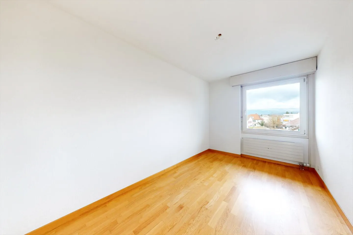 Profitez de moments ensoleillés sur le grand balcon ! - Photo 5 sur 9