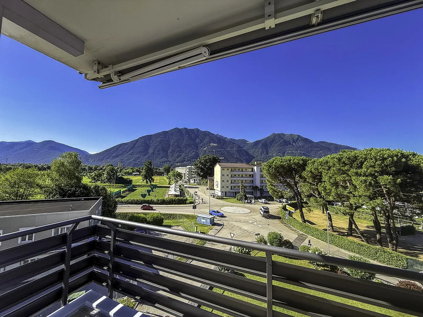 4,5-Zimmer-Wohnung mit offener Aussicht in Tenero-Contra - Foto 3 von 22