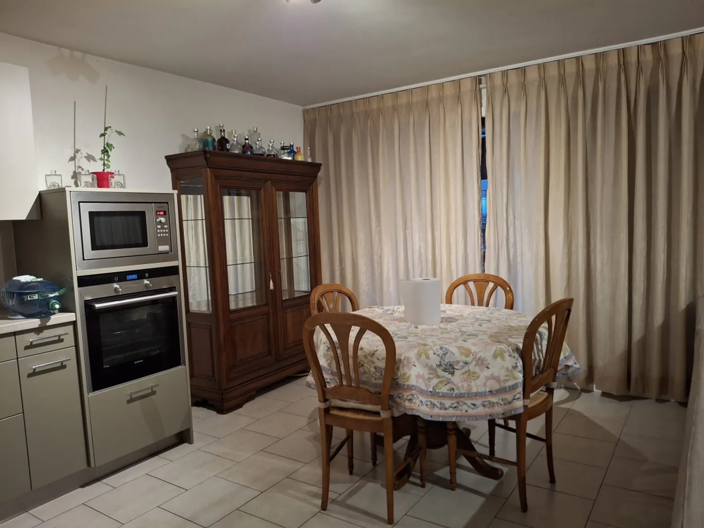 Wunderschöne 5-Zimmer-Wohnung in der Rue de Carouge mit Balkon - Foto 4 von 11