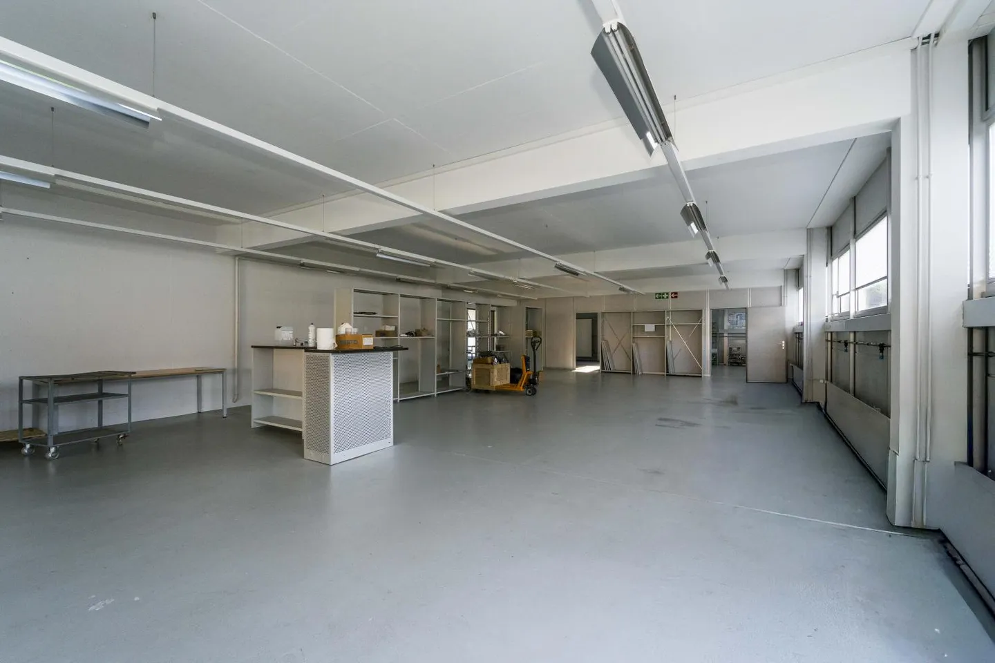 Industrial and administrative building of 960 m2 for rent - Photo 6 of 21