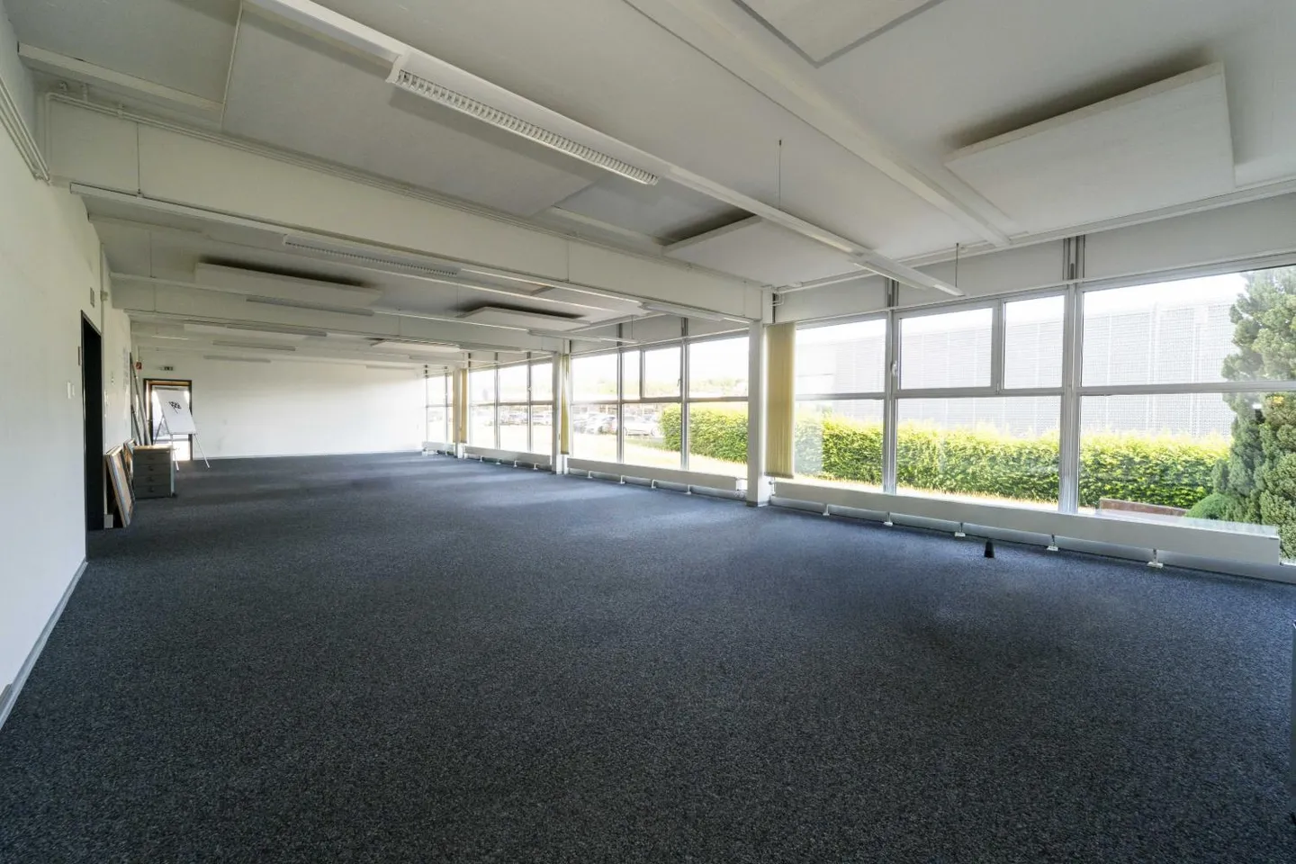 Industrial and administrative building of 960 m2 for rent - Photo 8 of 21