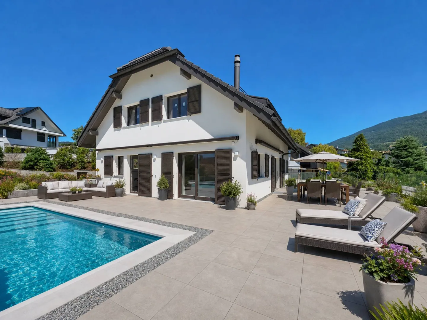 Nuovo! Villa indipendente con piscina e magnifica vista sul lago - Foto 1 di 13