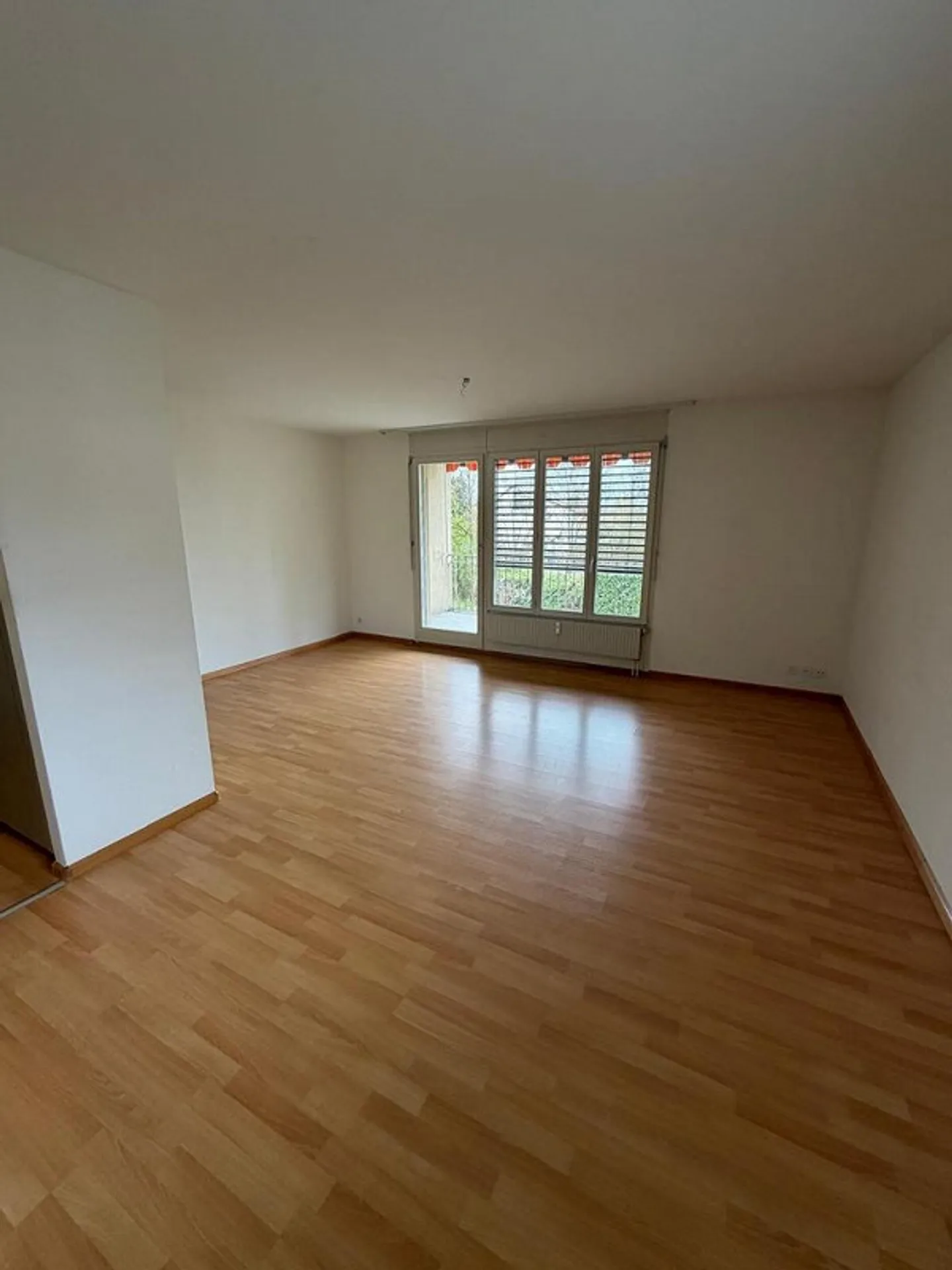 Appartement lumineux de 4 pièces avec belle vue dans un emplacement calme - Photo 2 sur 10