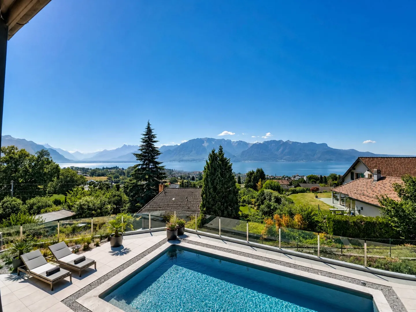 Nuovo! Villa indipendente con piscina e magnifica vista sul lago - Foto 10 di 13