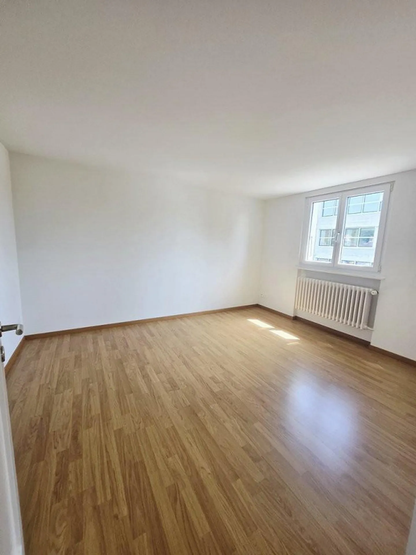 Modern 3.5-room apartment for rent in Lyss - Photo 3 of 12