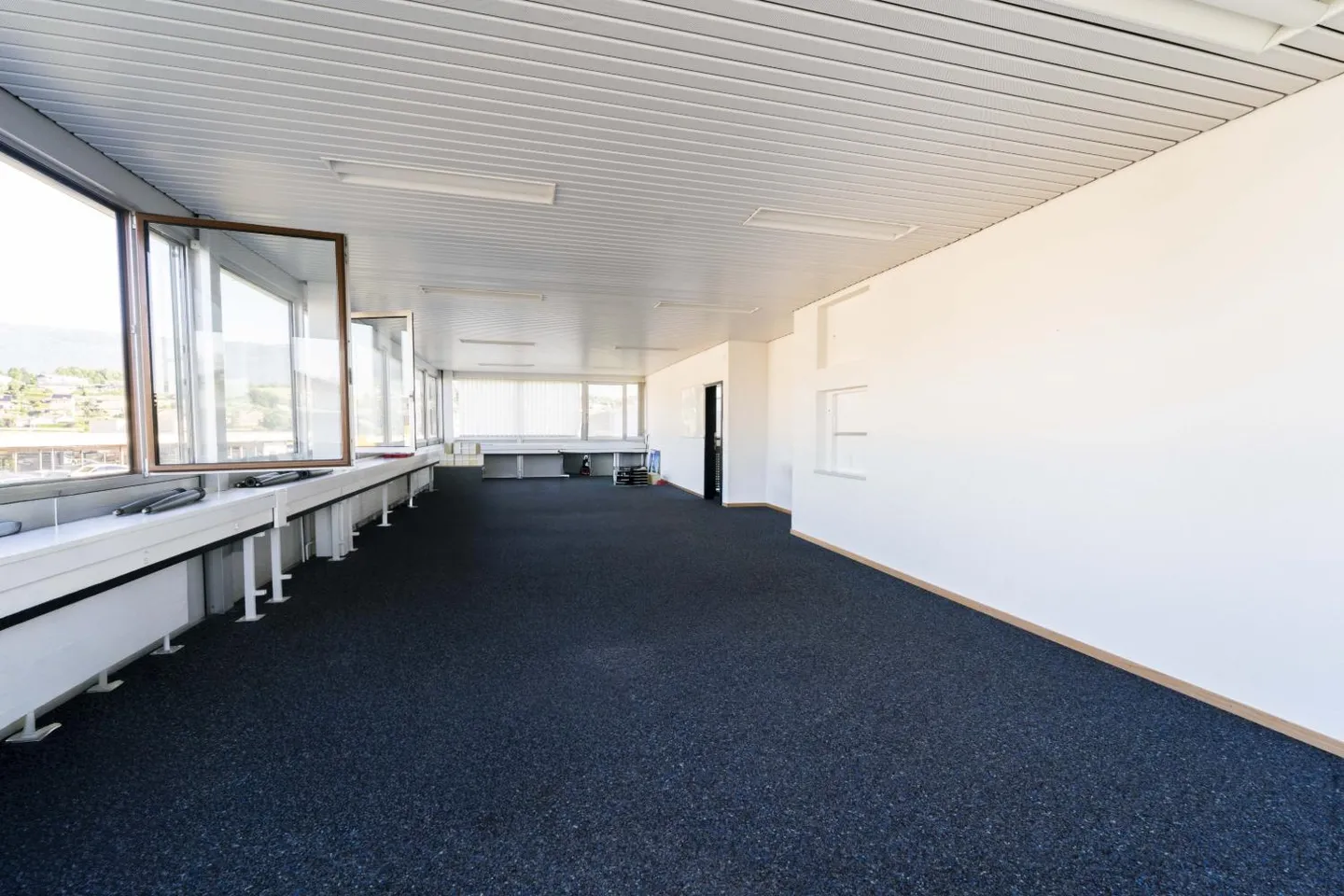 Industrial and administrative building of 960 m2 for rent - Photo 13 of 21