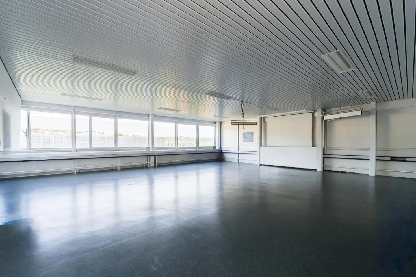 Industrial and administrative building of 960 m2 for rent - Photo 15 of 21