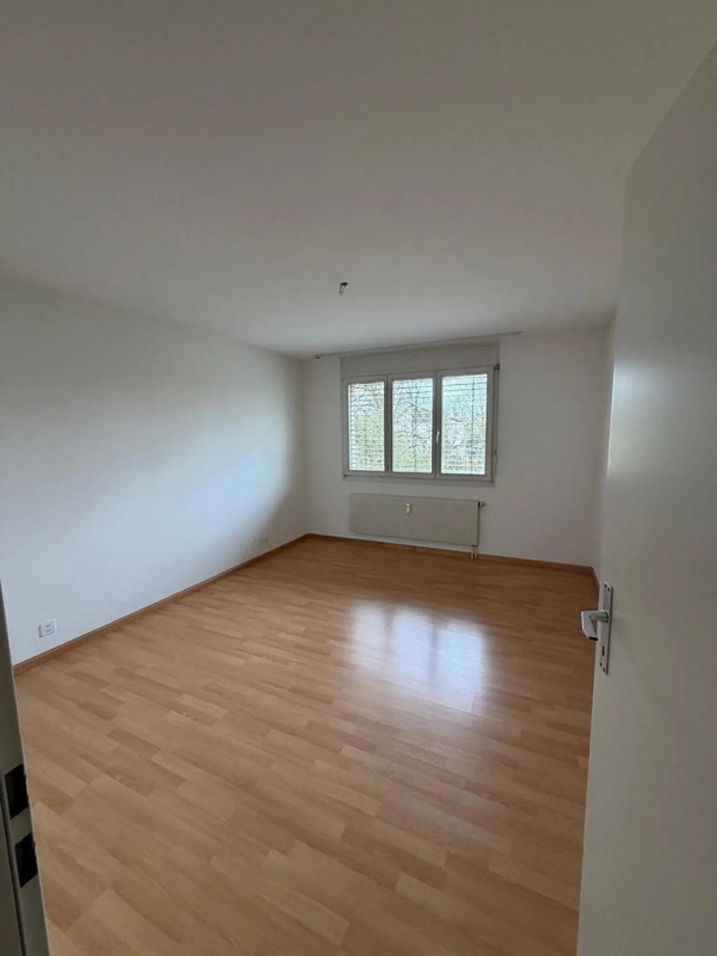 Appartement lumineux de 4 pièces avec belle vue dans un emplacement calme - Photo 9 sur 10