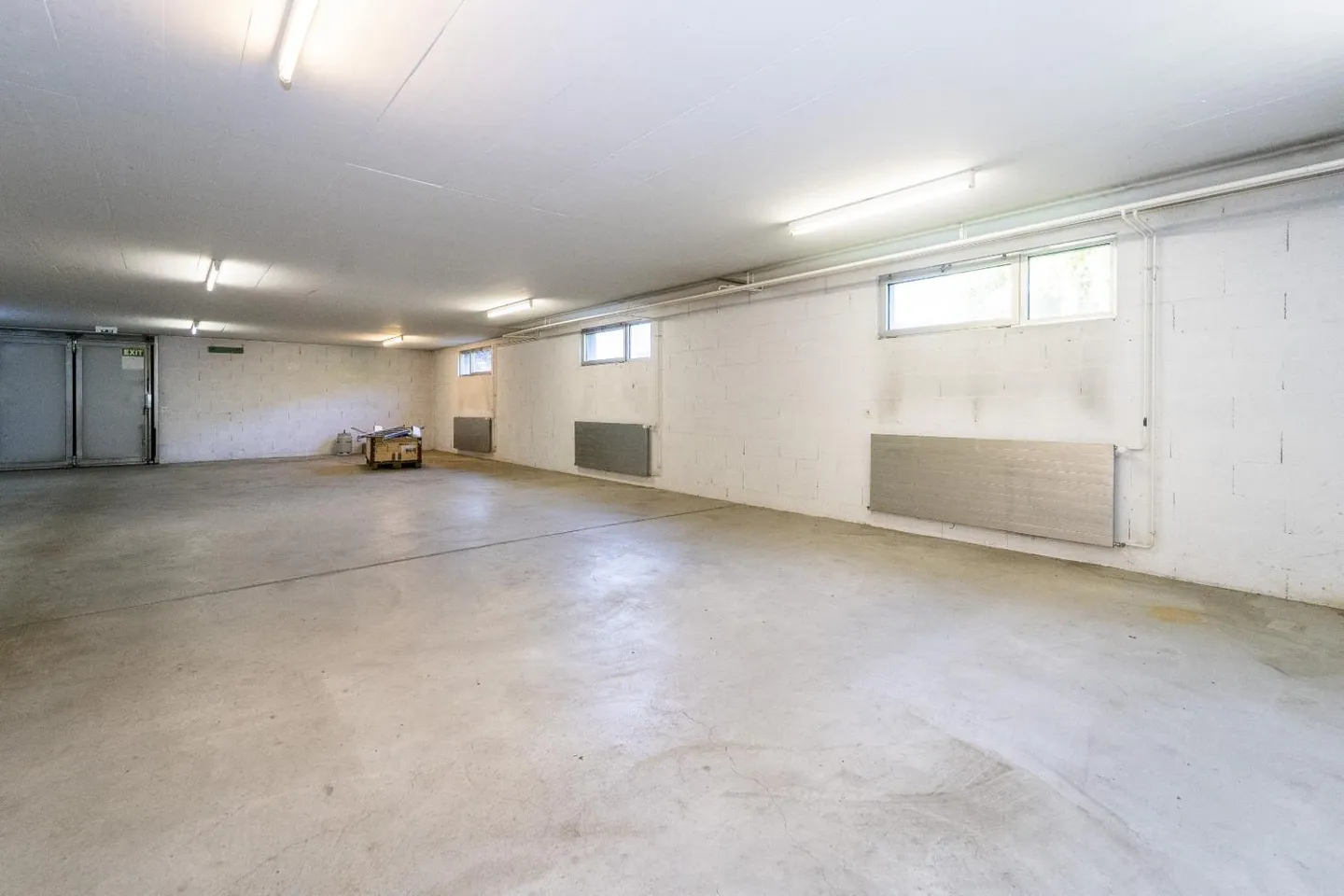 Industrial and administrative building of 960 m2 for rent - Photo 20 of 21