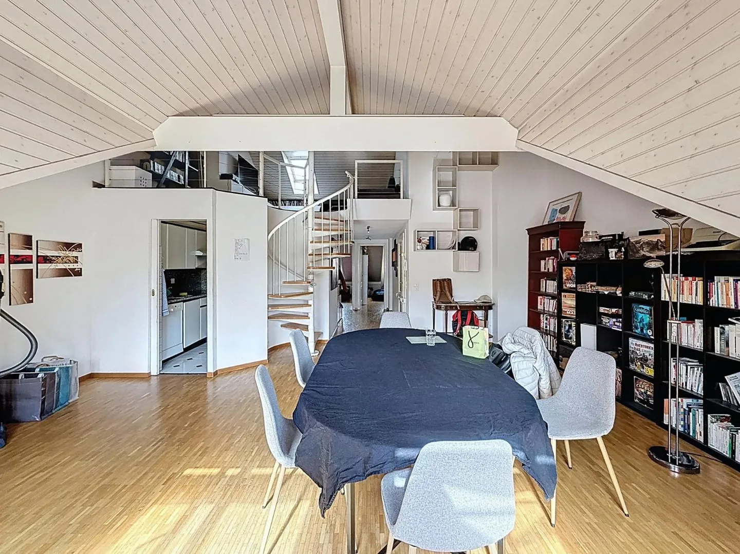 Geräumige Wohnung mit Mezzanine - Foto 2 von 8