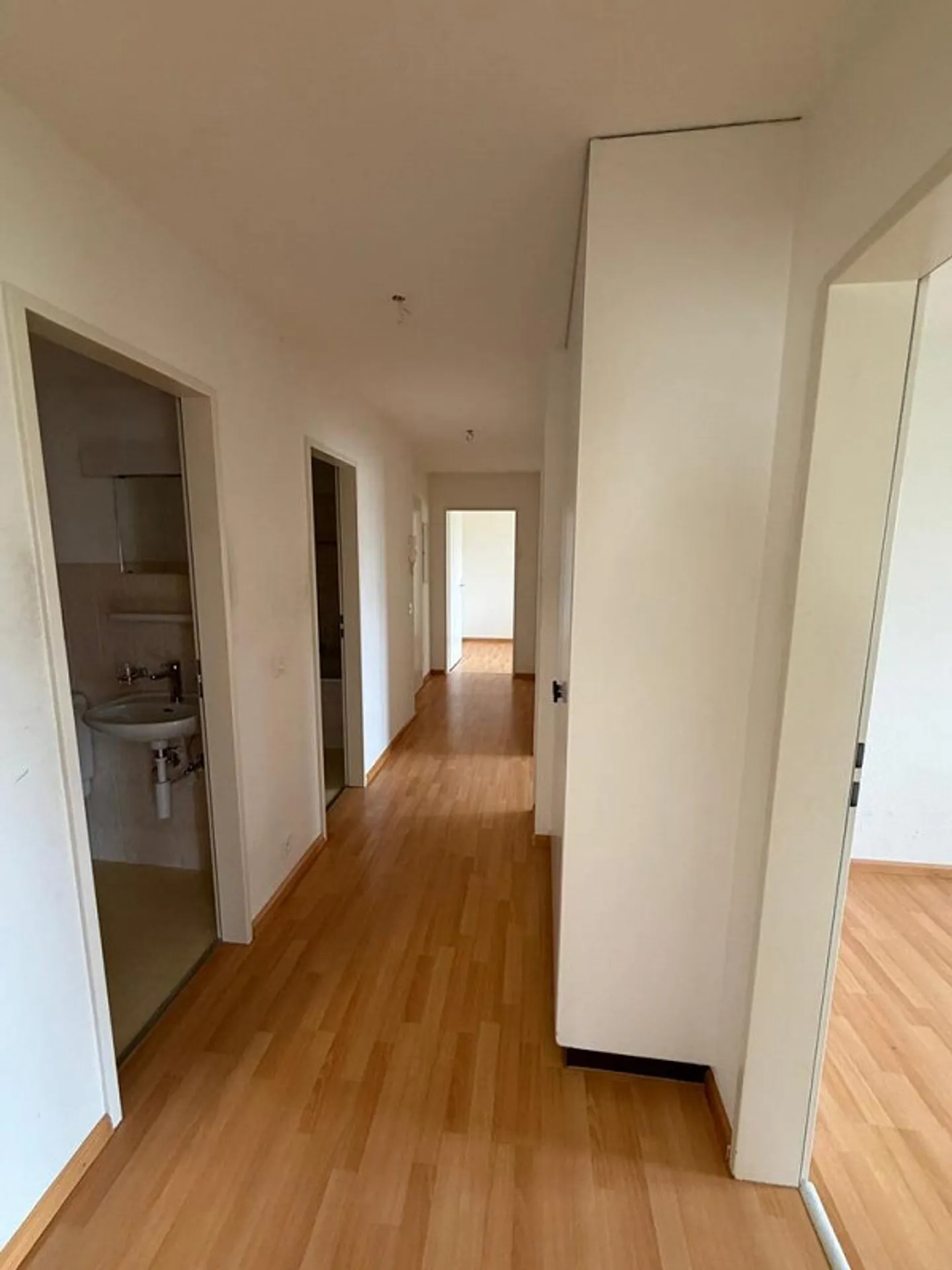 Appartement lumineux de 4 pièces avec belle vue dans un emplacement calme - Photo 5 sur 10