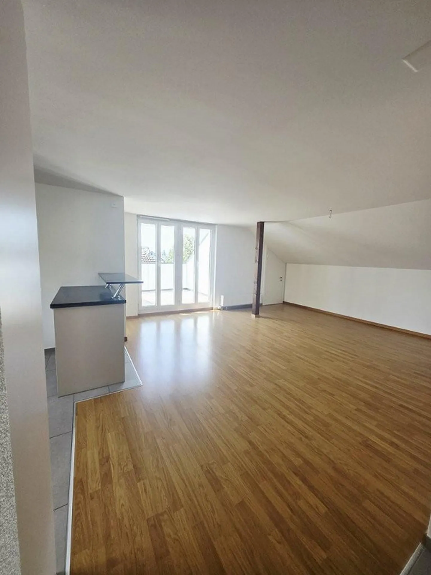 Modern 3.5-room apartment for rent in Lyss - Photo 2 of 12
