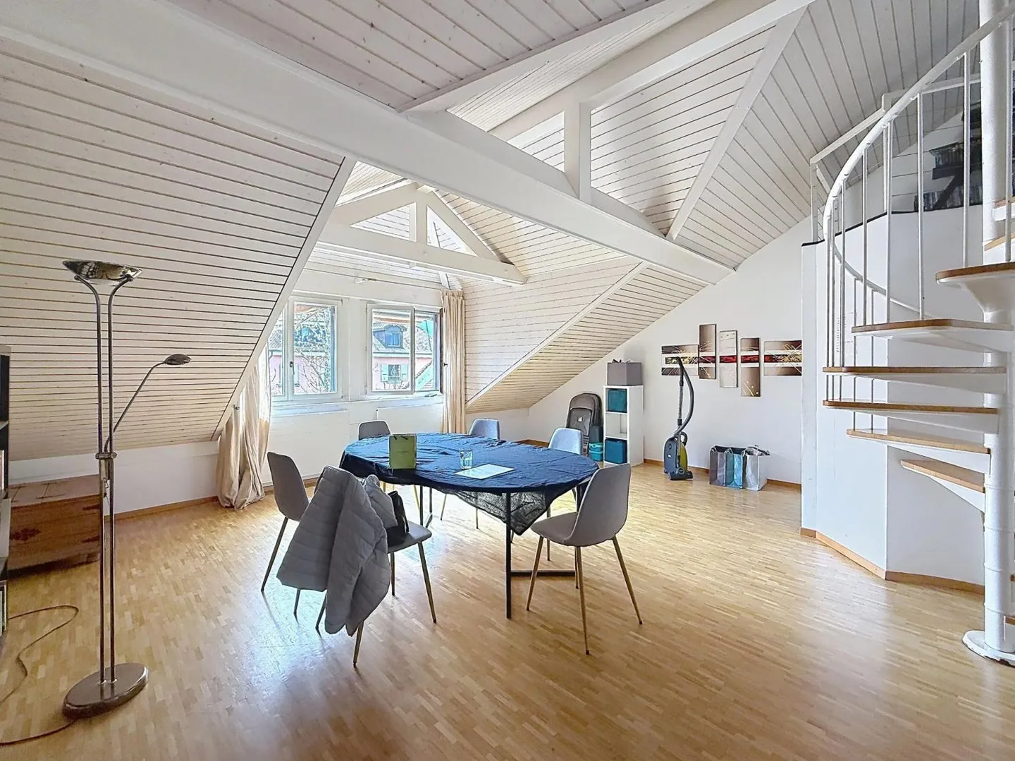 Geräumige Wohnung mit Mezzanine - Foto 3 von 8