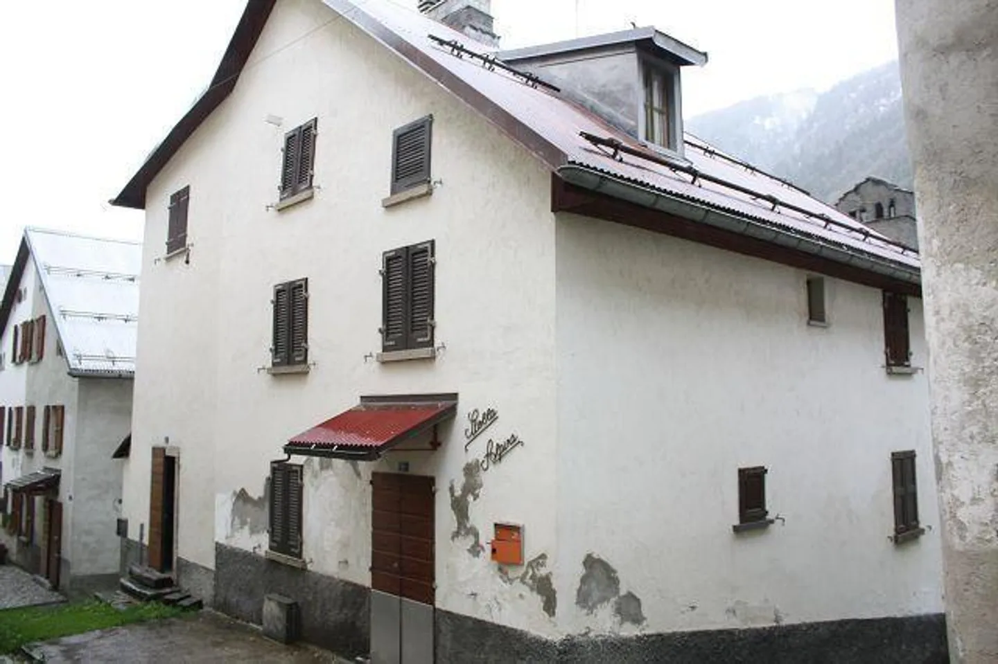 Casa di 5 ½ locali con giardino - Foto 1 di 26