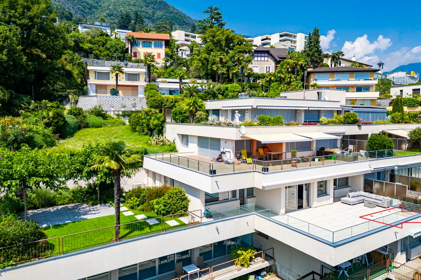 Luxury Apartment with Garden - Photo 17 of 18