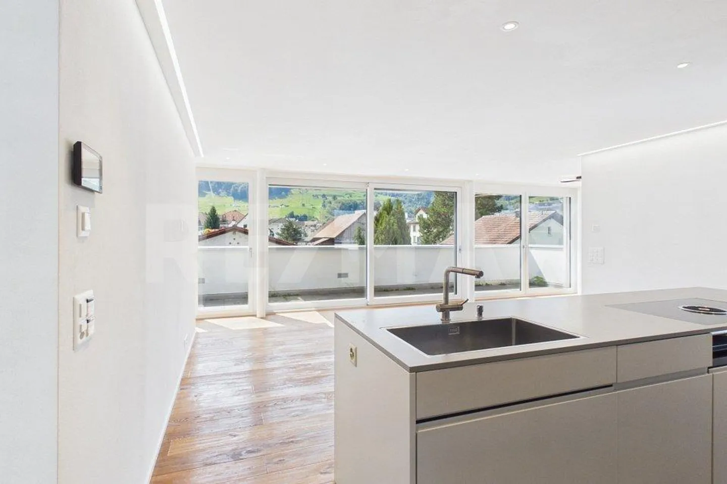 Moderne 3.5-Zimmer Attikawohnung an zentraler Lage zu mieten! - Foto 2 di 13