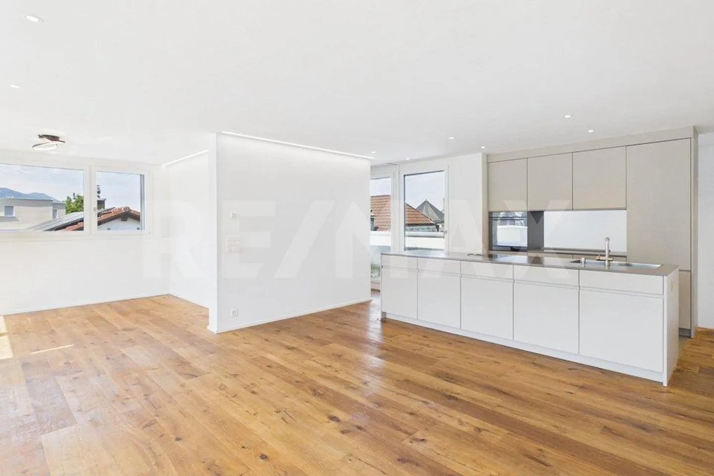 Moderne 3.5-Zimmer Attikawohnung an zentraler Lage zu mieten! - Foto 3 di 13