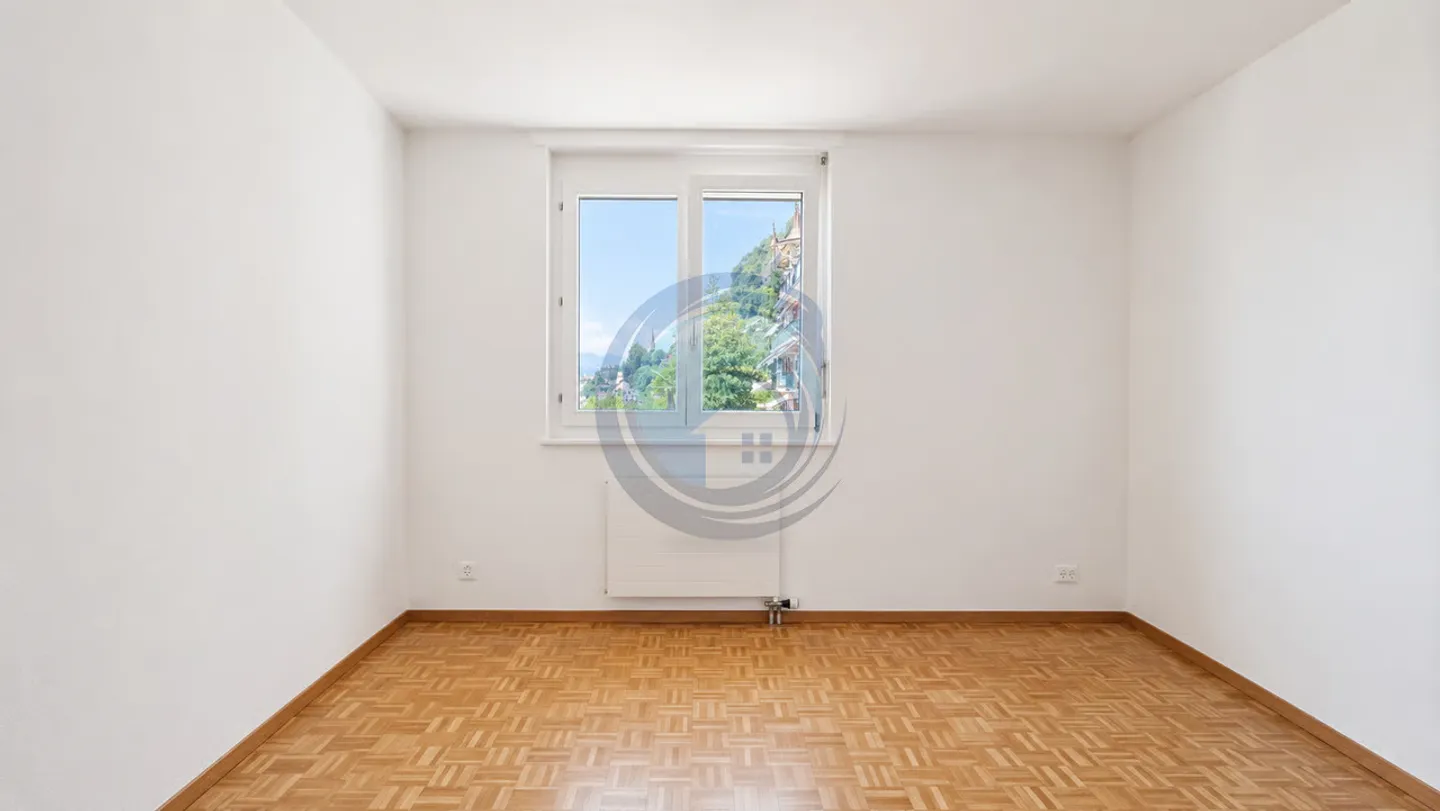 MAGNIFICENT 3.5-ROOM APARTMENT WITH LAKE VIEW - Photo 11 of 13