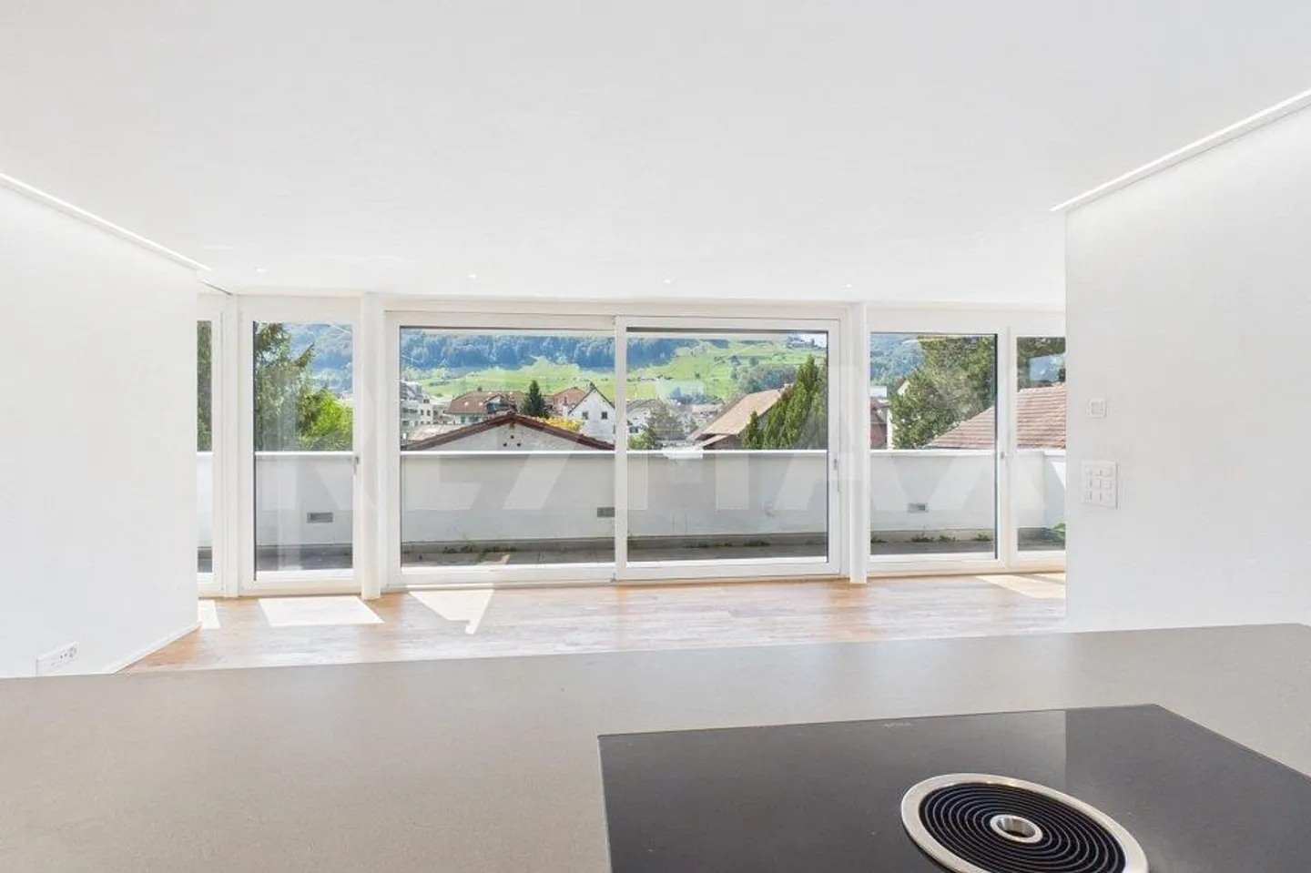 Moderne 3.5-Zimmer Attikawohnung an zentraler Lage zu mieten! - Foto 4 di 13