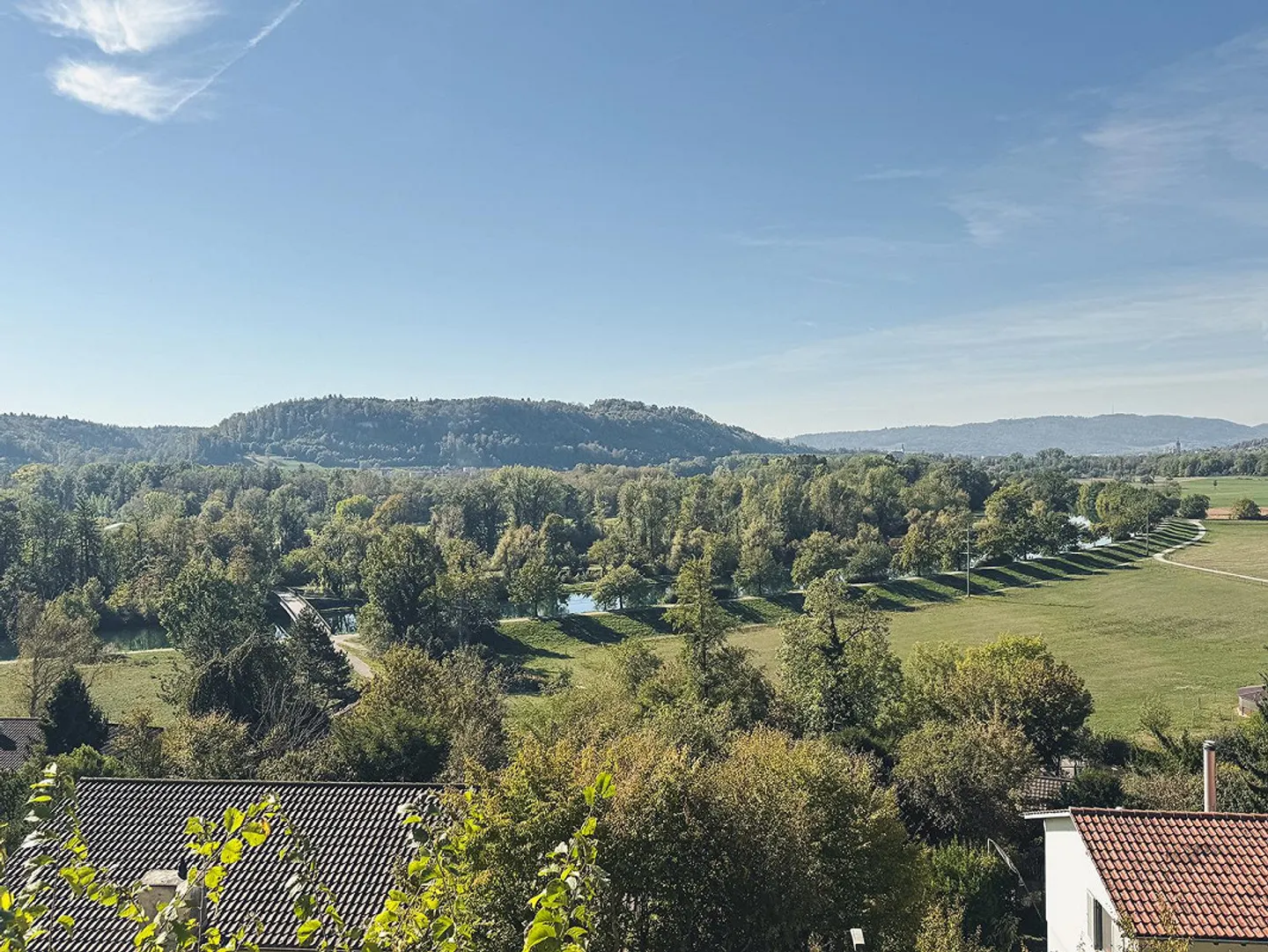 Appartement 3½ pièces avec loggia et part de jardin et magnifique vue lointaine - Photo 3 sur 5