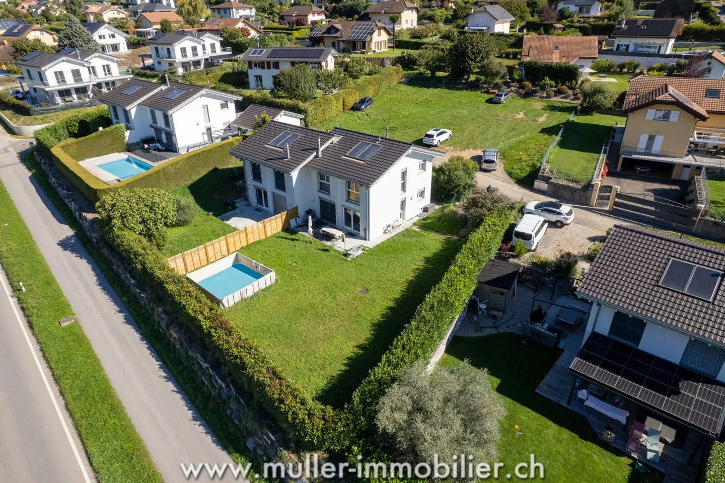 Villa bifamiliare con grande terreno e vista spettacolare a Ollon - Foto 1 di 17