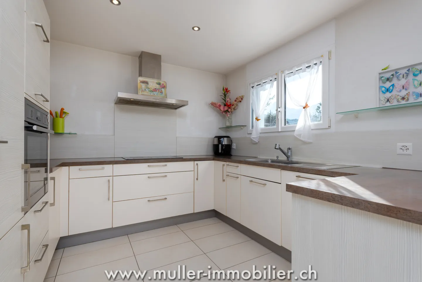 Villa bifamiliare con grande terreno e vista spettacolare a Ollon - Foto 5 di 17