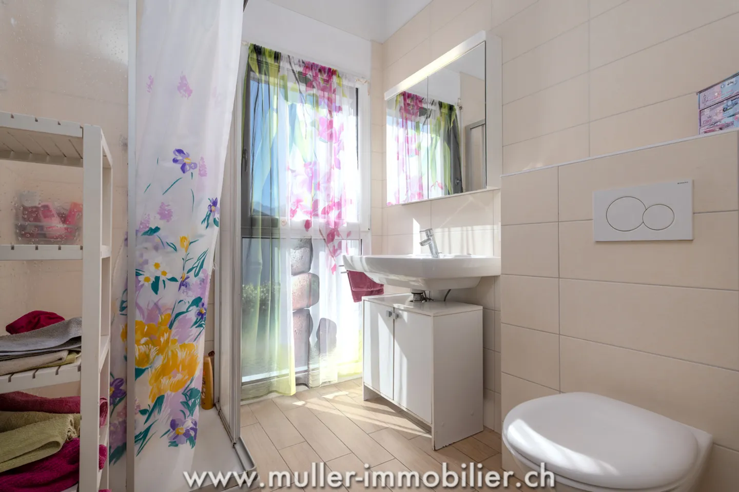 Villa bifamiliare con grande terreno e vista spettacolare a Ollon - Foto 7 di 17