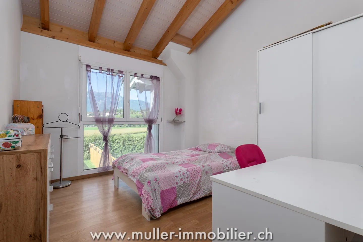 Villa bifamiliare con grande terreno e vista spettacolare a Ollon - Foto 9 di 17