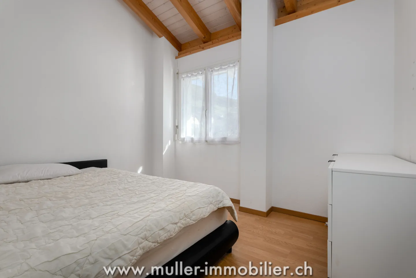 Villa bifamiliare con grande terreno e vista spettacolare a Ollon - Foto 10 di 17