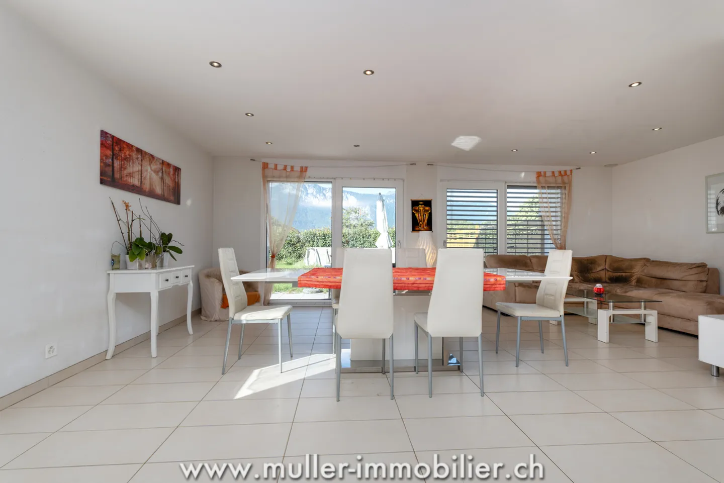 Villa bifamiliare con grande terreno e vista spettacolare a Ollon - Foto 3 di 17