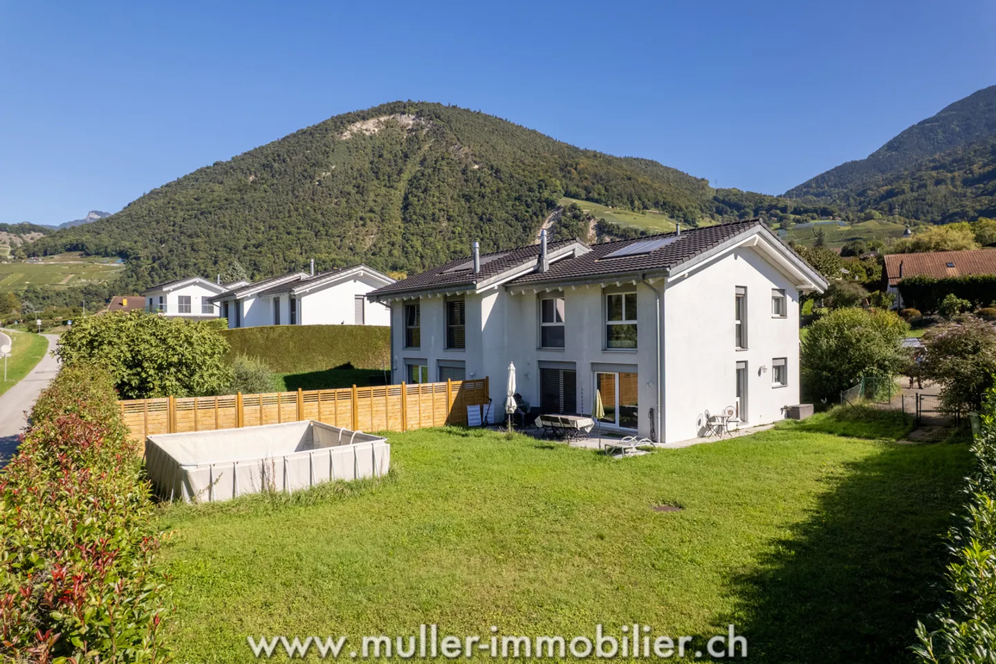 Villa bifamiliare con grande terreno e vista spettacolare a Ollon - Foto 14 di 17