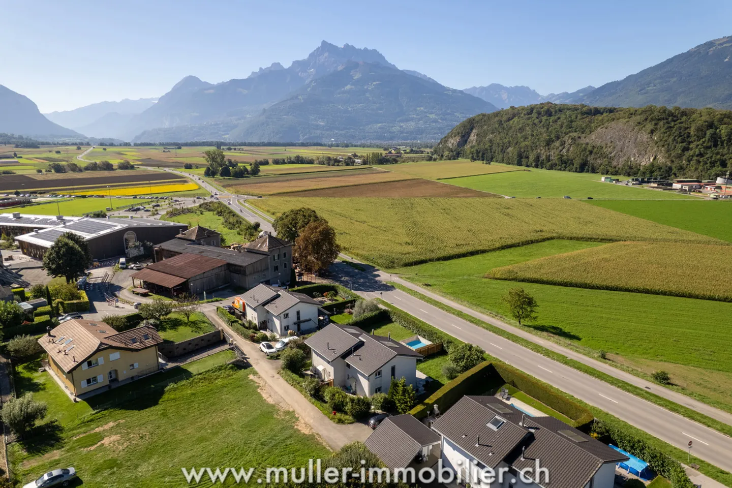 Villa bifamiliare con grande terreno e vista spettacolare a Ollon - Foto 15 di 17