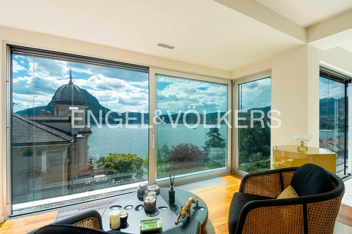 Penthouse de prestige avec vue sur le lac - Photo 3 sur 13