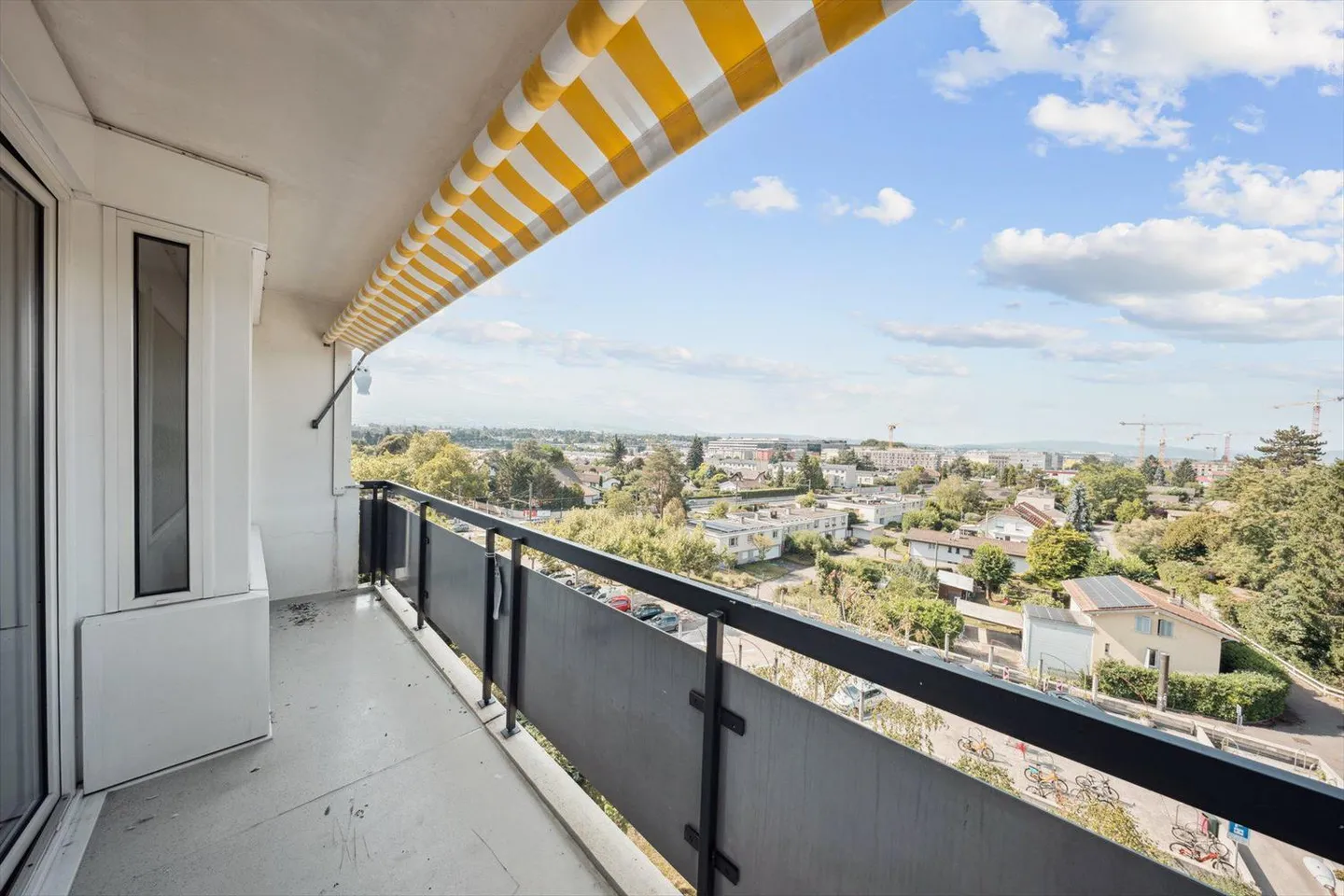 Appartement lumineux de 5 pièces avec balcon au dernier étage - Photo 11 sur 12