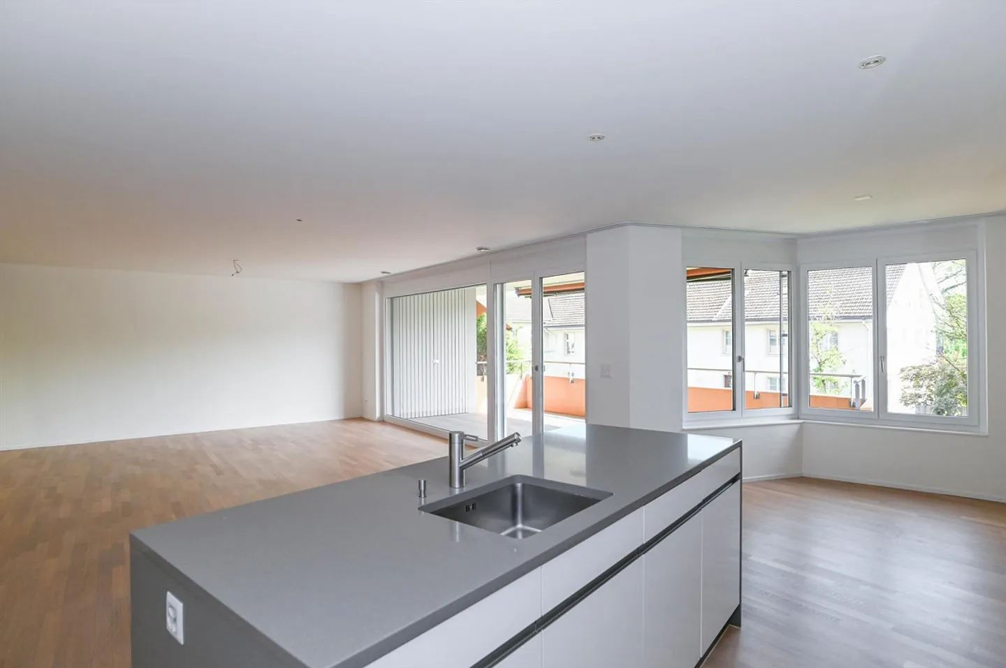 MODERN/HIGH-QUALITY INTERIOR CONSTRUCTION/QUIET AND GOOD LOCATION/OPEN FLOOR PLAN - Photo 3 of 15